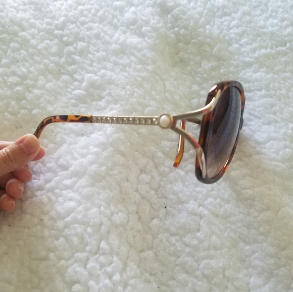 Steve Madden sunnies - Picture 2 of 3